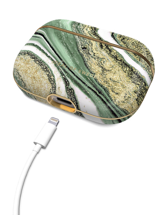 ideal-of-sweden-hulle-etui-fur-airpods-pro-hulle-cosmic-green-swirl